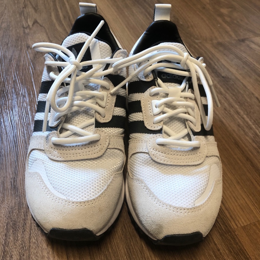 Adidas Sneakers